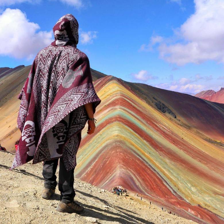 Camino en las alturas de la Montaña de Colores