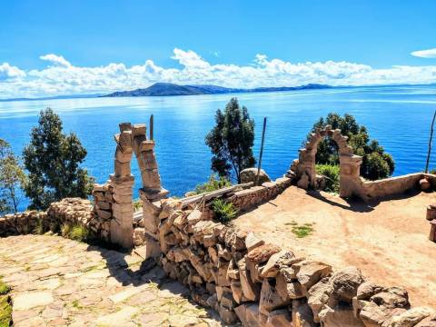 Puno. Navegando el Lago Titicaca y sus Islas Altiplanicas (hd)